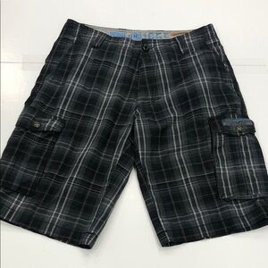 Point Zero Men’s Cargo Shorts – Black & Gray Plaid – Size 30